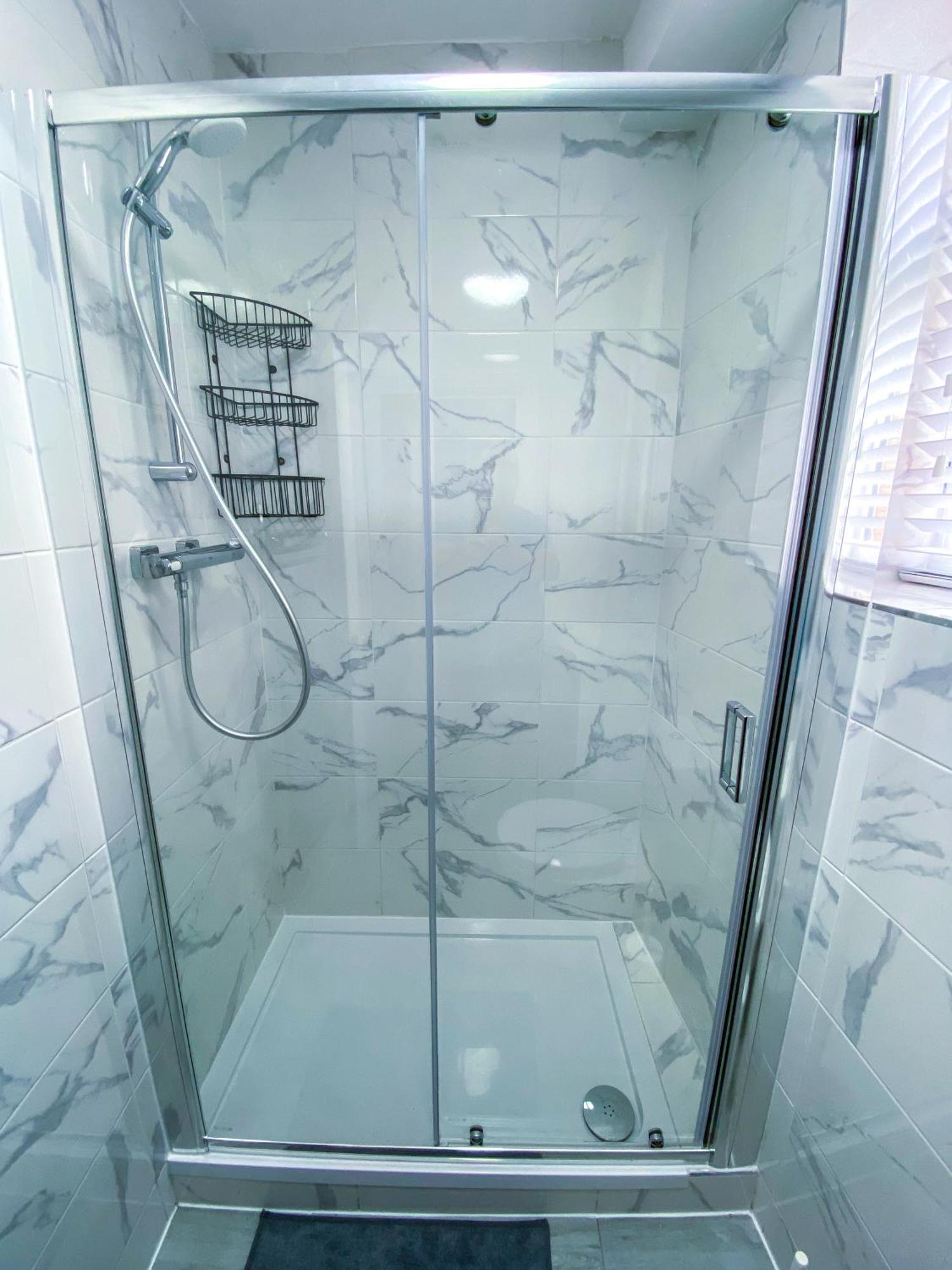 Modern 1-Bedroom Flat, 5 Guest, London - F2 Exterior foto